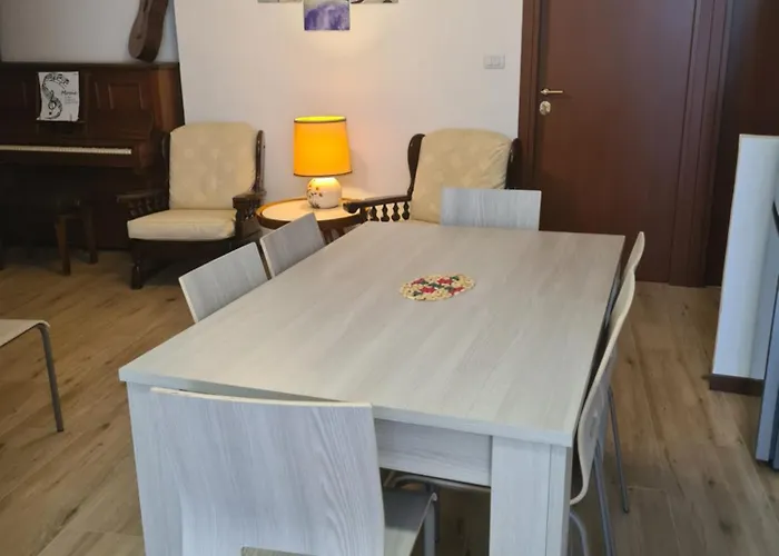 Daire Bologna Vibes - 6 Rooms 7 Baths - Self Check-In *