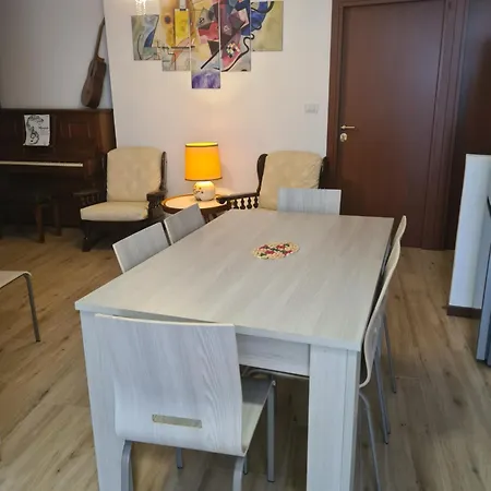 Апартаменты Vibes - 6 En-suite *